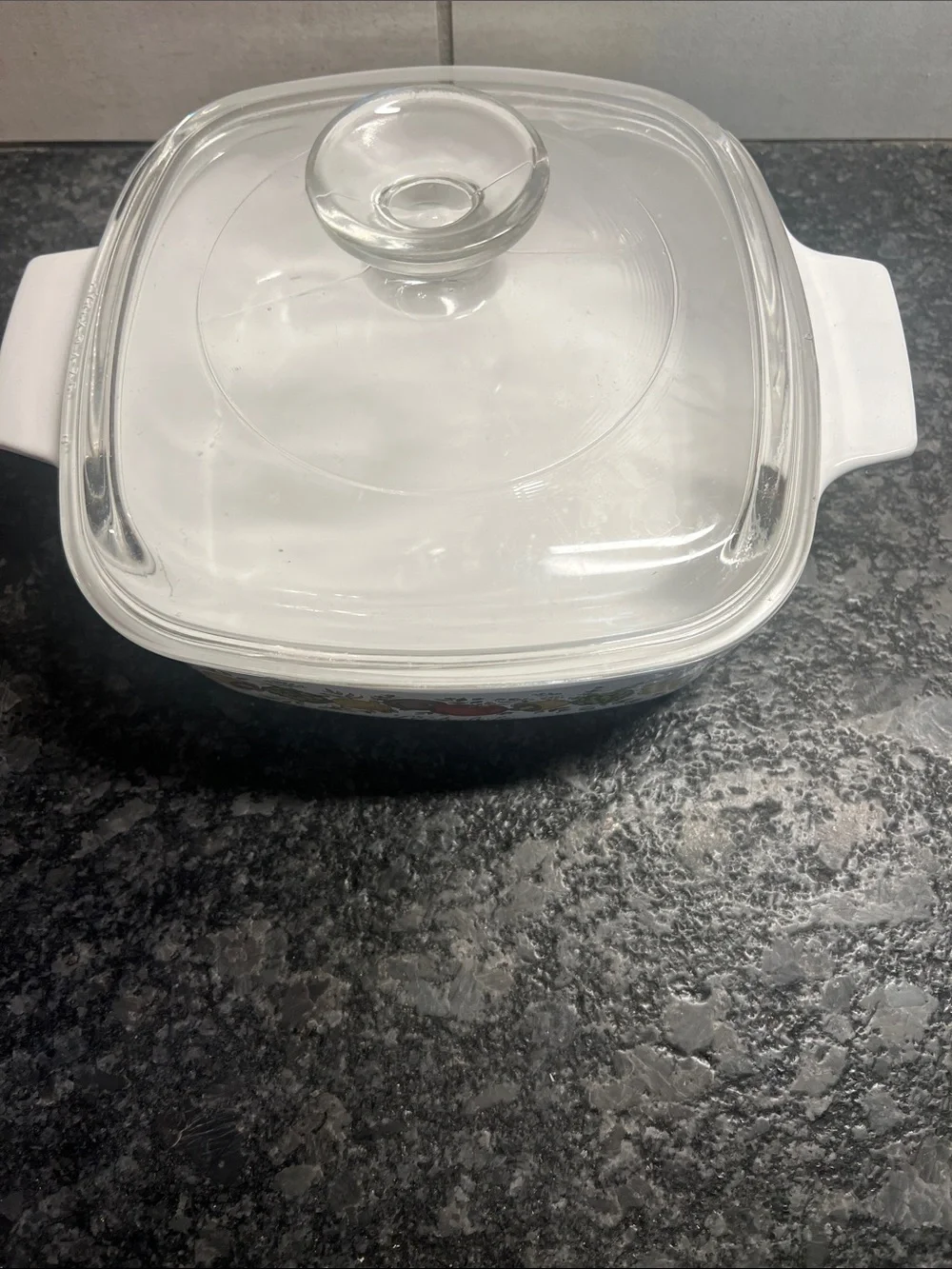 1Qt Corningware Spice of Life White Glass Casserole Dish with lid. Great con